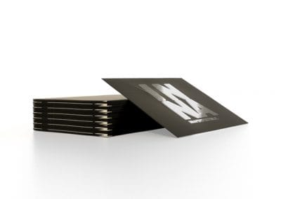 błyszczący lakier na wizytówkach i wydrukach