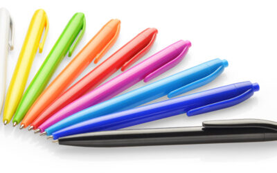 Tanie, plastikowe długopisy z logo